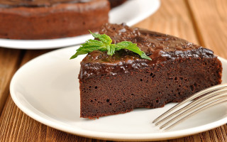 Chocolate cake plate fork knife 2 - a piece of chocolate cake free wallpaper