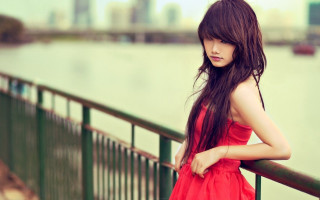 Woman red dress railing water - chen lu free wallpaper