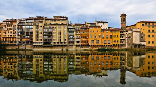 Florence engelbach bridge river cityscape - perfect symmetry free wallpaper