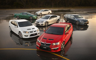Cars parking lot wet trees - a wet surface free wallpaper