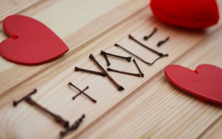 Wooden table hearts fix red - carlos trillo name free wallpaper