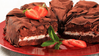 Chocolate cake slice strawberry red - a chocolate cake free wallpaper for desktop