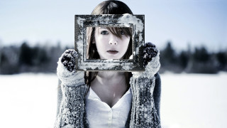 Woman snowy portrait hood fur - a picture frame free wallpaper for desktop