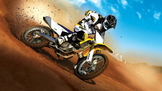 Dirt bike desert track sky - a dirt bike free wallpaper