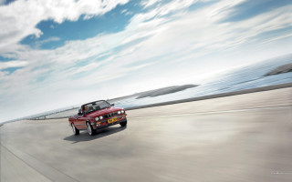 Red car ocean sky beach - the ocean under a cloudy sky free wallpaper