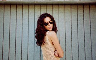 Woman sunglasses building suitcase hand - her other hand free wallpaper