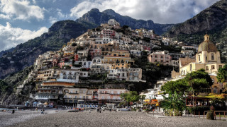 Beach buildings people mountains sky - a bunch of buildings free wallpaper