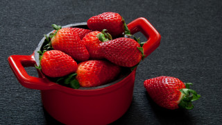 Red pot strawberries red mug - a table top next free wallpaper