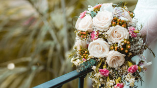 Bridal bouquet flowers railings romantic - bridal free wallpaper