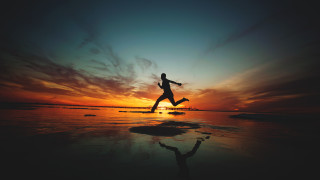 Beach run sunset sky reflection - cinematic photography free wallpaper for desktop