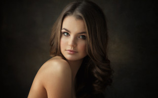 Woman longhair portrait blackbackground realistic - free portrait wallpaper for desktop