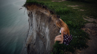 Woman cliff ocean depth tiltshift - a cliff in the background free wallpaper