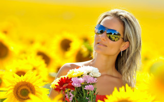 Woman sunglasses bouquet sunflowers yellow - sunglasses holding free wallpaper