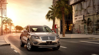 Silver car street palm trees - palm tree and buildings free wallpaper