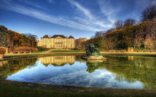 Neoclassical building pond statue beach - a large building free wallpaper