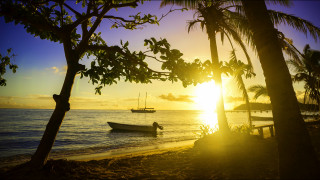 Beach sunset boat person lens - the sun setting behind free wallpaper
