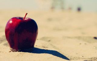 Red apple beach sand shadows - a red apple free wallpaper for desktop