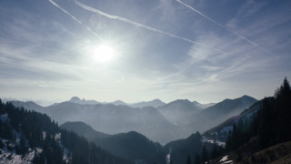 Mountain range sun trees lake - a view of a mountain range free wallpaper for desktop
