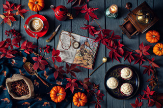Cupcakes coffee autumn leaves lantern - dirk crabeth free wallpaper