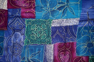 Colorful quilt flower blue background - a green flower free wallpaper for desktop