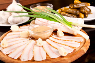 Plate sliced meat vegetables sauce - food photography free wallpaper for desktop