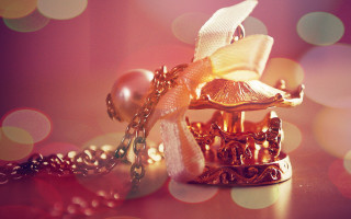 Gold necklace bow pearls bokeh - a gold necklace free wallpaper