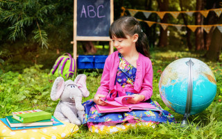 Little girl stuffed animal book - paris school free wallpaper