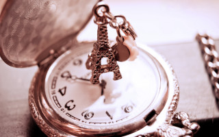 Small pocket watch eiffel chain - the front of it free wallpaper