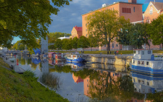River boats building clock tower - the side of it free wallpaper