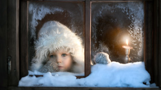Child window candle snow frosty - frosty free wallpaper