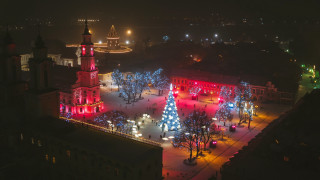 City square christmas tree clock - a city square free wallpaper