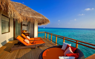 Lounge deck ocean thatched roof - a deck free wallpaper for desktop