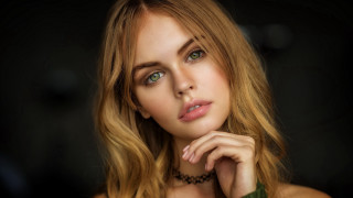 Blonde green eyed portrait rococo - free portrait wallpaper for desktop