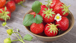 Strawberries flower leaves impressionism berry - a bowl of strawberries free wallpaper