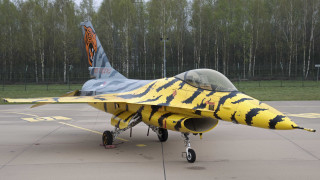 Yellow black jet runway furry - top of a runway next free wallpaper