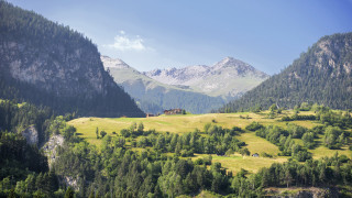 Mountain valley house forest lake - a mountain valley free wallpaper