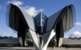 Futuristic building bird sculpture cityscape - free architecture wallpaper for desktop