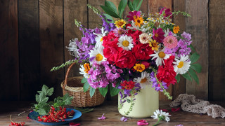 Vase flowers table basket berries - free flowers wallpaper