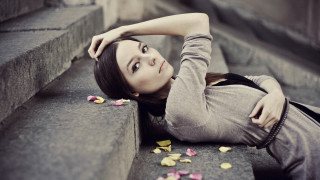 Woman petal steps fashion portrait - the step free wallpaper