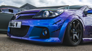 Blue car parking lot building 5 - glossy free wallpaper