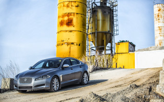 Silver car yellow silo dirt - xf iq4 free wallpaper