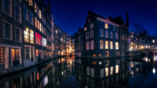 Canal buildings reflections night europe - a canal free wallpaper