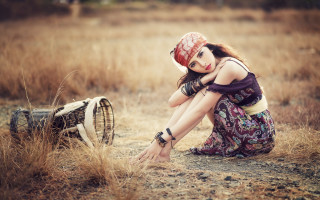 Woman sitting brokenfan field fashion - broken free wallpaper