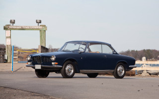 Blue car wooden sign dahlov - viennese actionism free wallpaper