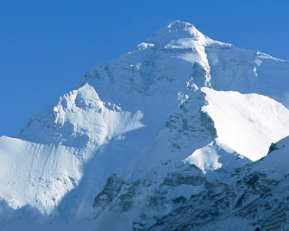 Snow mountain skier blue sky 2 - 4k uhd image free wallpaper