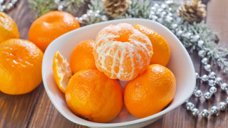 Orange bowl pinecone silver garland - the table free wallpaper