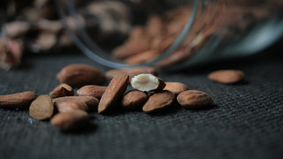 Nuts jar table ground blurry - a glass jar free wallpaper