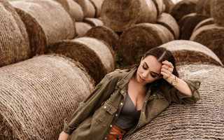 Woman haystack photoshoot daphne mcclure - photoshoot free wallpaper