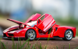 Red toy car wooden table - open door free wallpaper