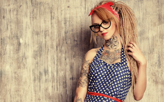 Woman tattoo glasses redbow beach - tattoo free wallpaper